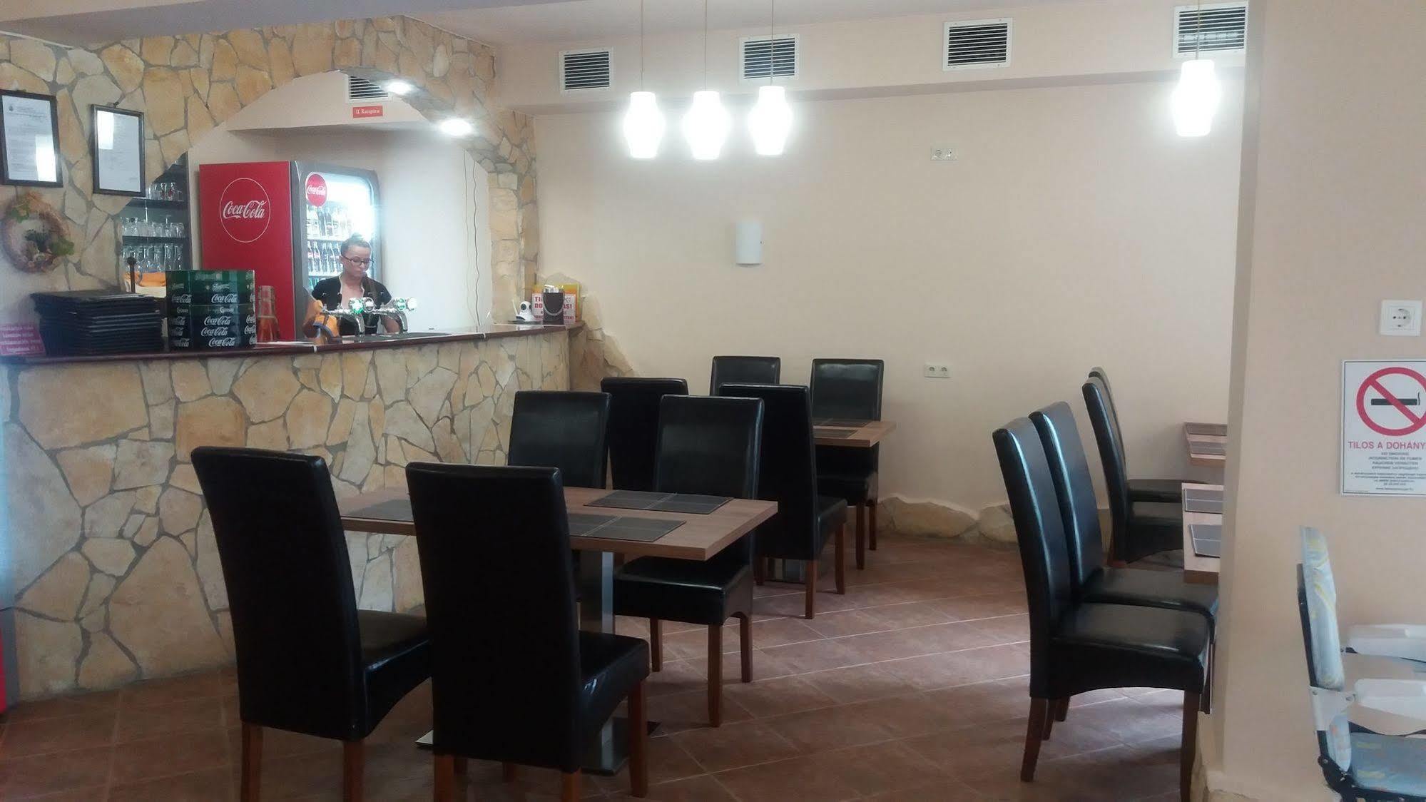 Siesta Club Apartman Harkany Exterior photo
