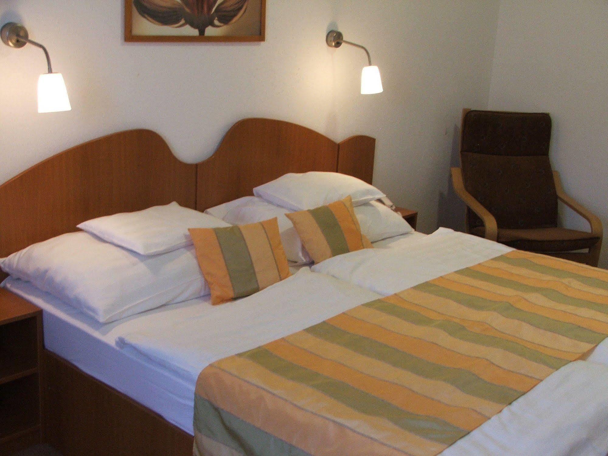 Siesta Club Apartman Harkany Exterior photo