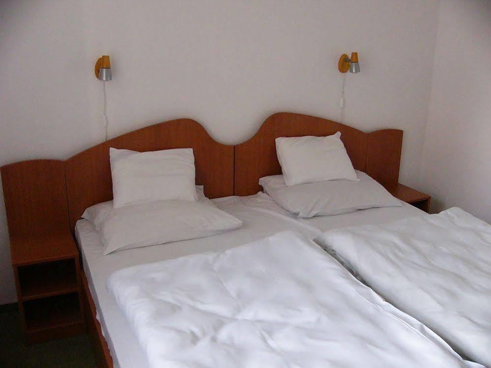 Siesta Club Apartman Harkany Exterior photo