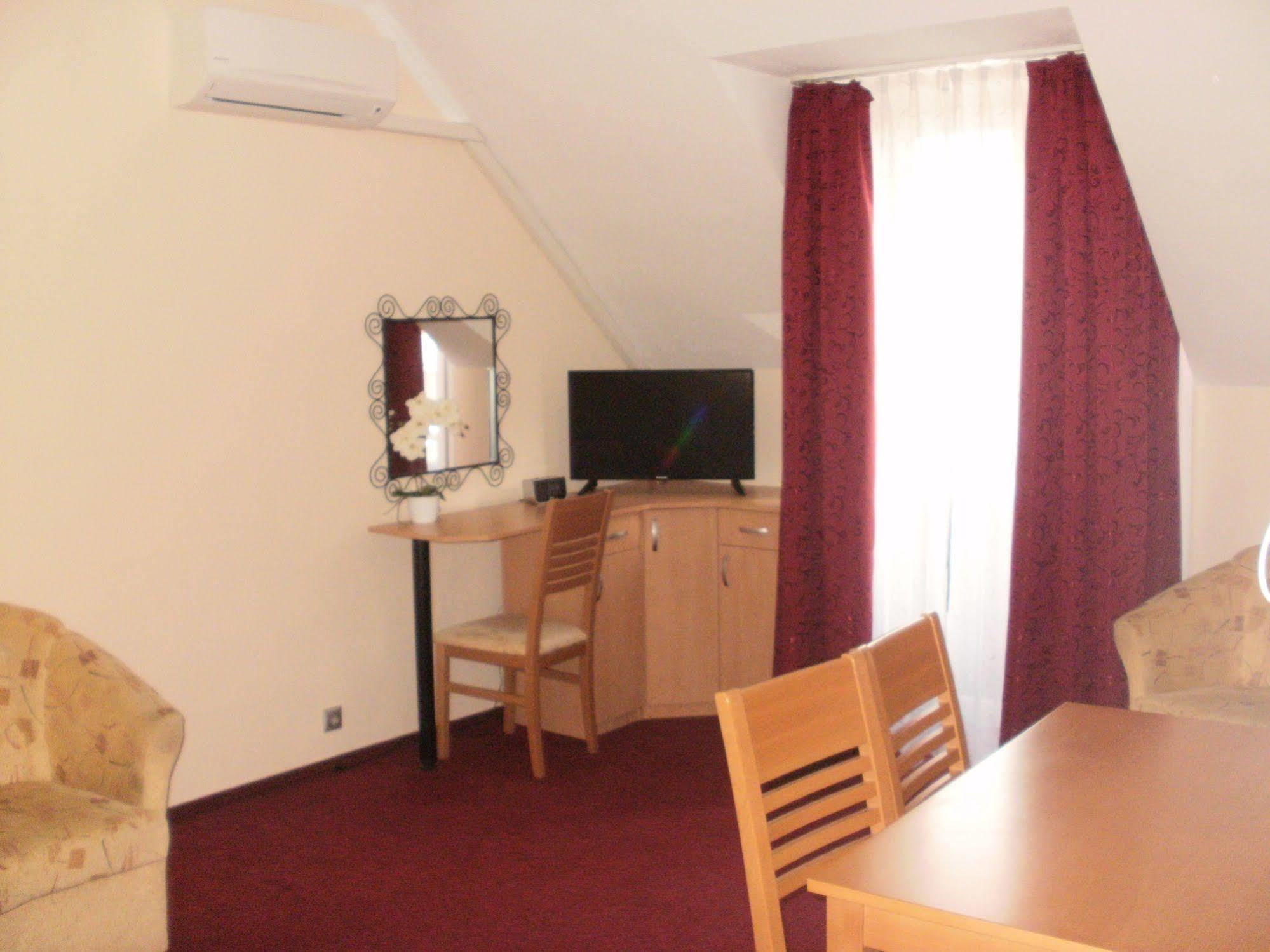Siesta Club Apartman Harkany Exterior photo