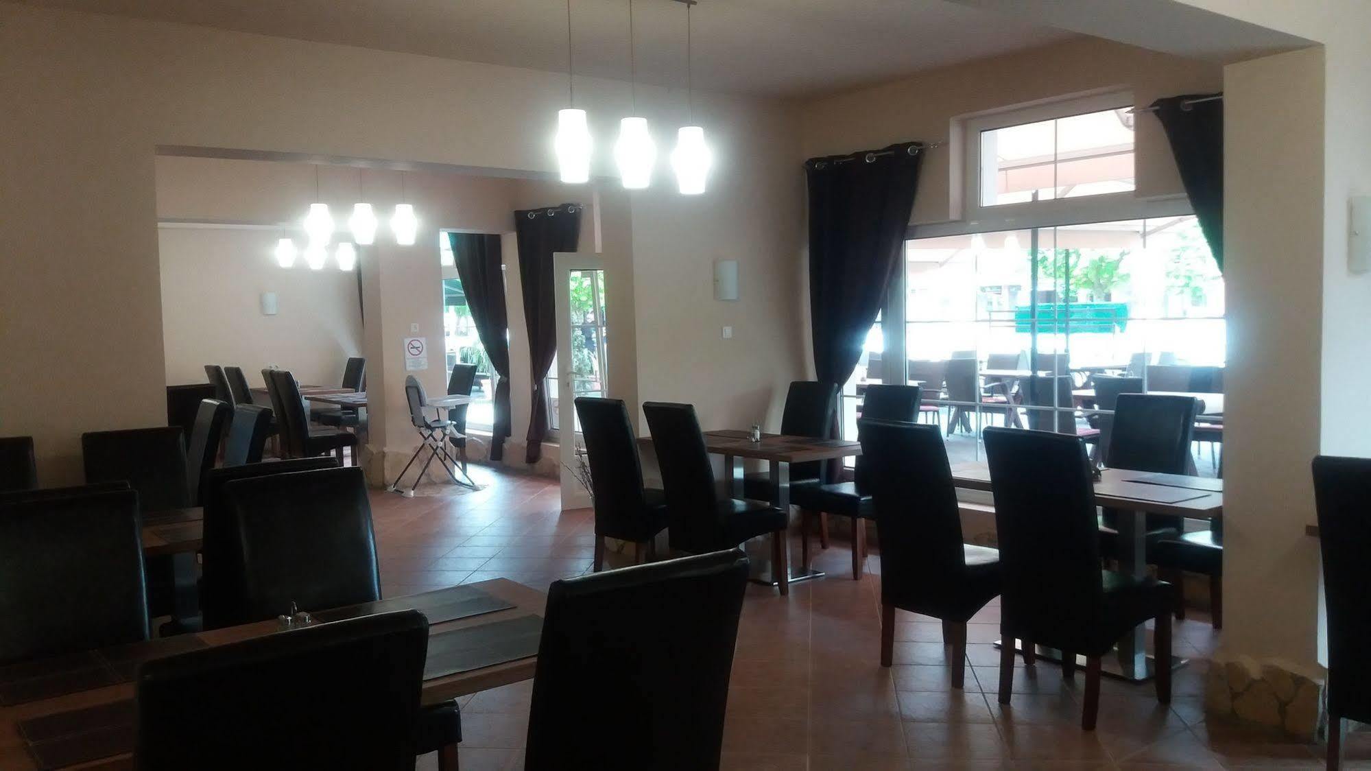 Siesta Club Apartman Harkany Exterior photo