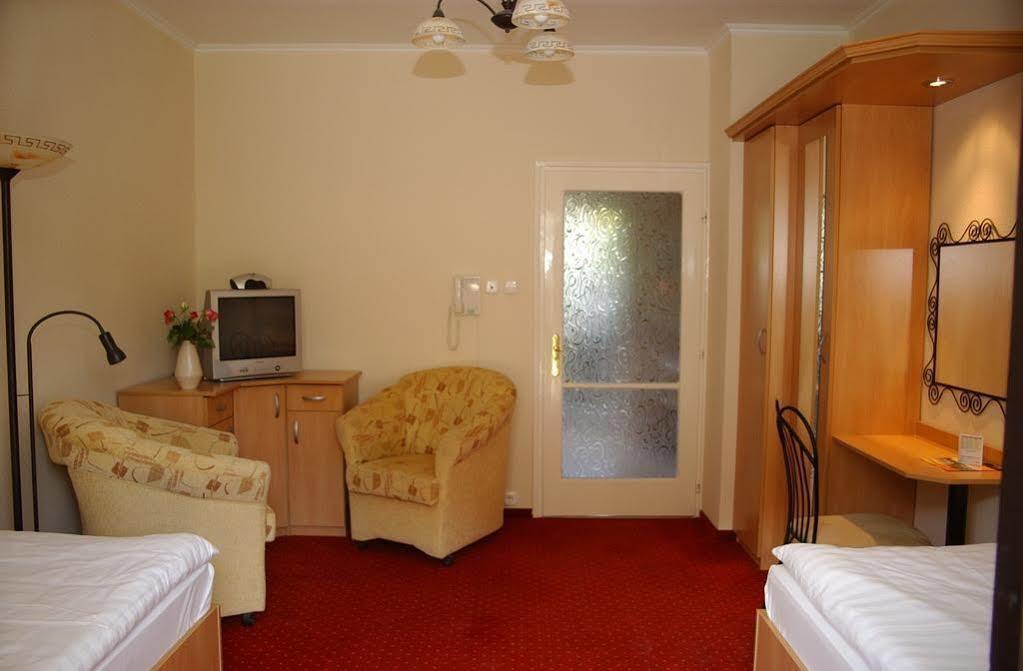 Siesta Club Apartman Harkany Exterior photo