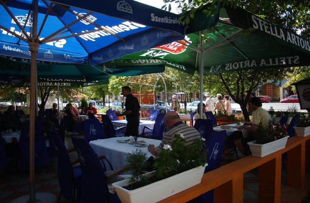 Siesta Club Apartman Harkany Exterior photo