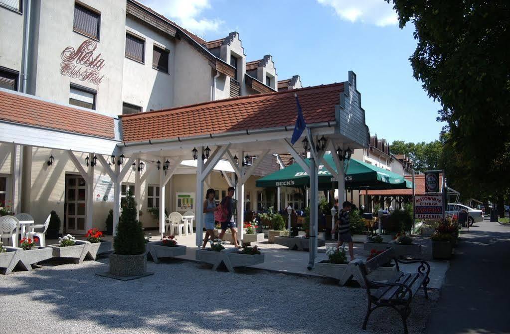Siesta Club Apartman Harkany Exterior photo