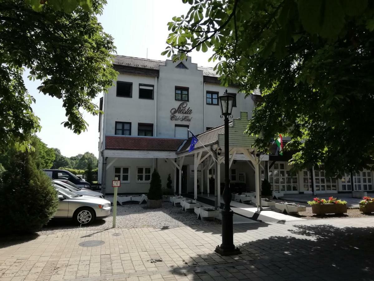 Siesta Club Apartman Harkany Exterior photo