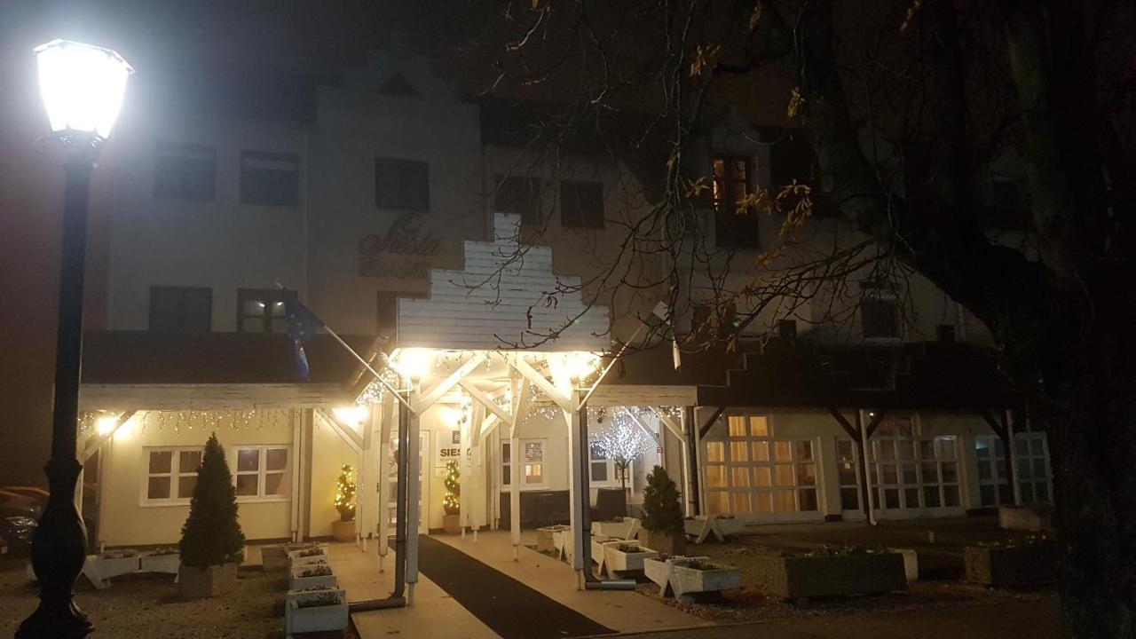 Siesta Club Apartman Harkany Exterior photo